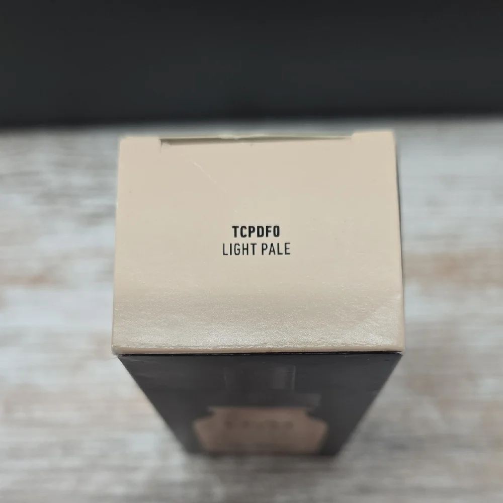 NYX Total Control Pro Foundation - Light Pale